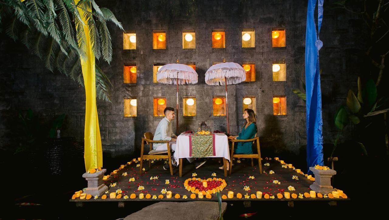 Tejaprana Resort & Spa Ubud  Ngoại thất bức ảnh A romantic dinner at a resort in Bali, Indonesia